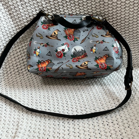 Lounge Fly Harry Potter Tattoo Relic Crossbody - Picture 2 of 3